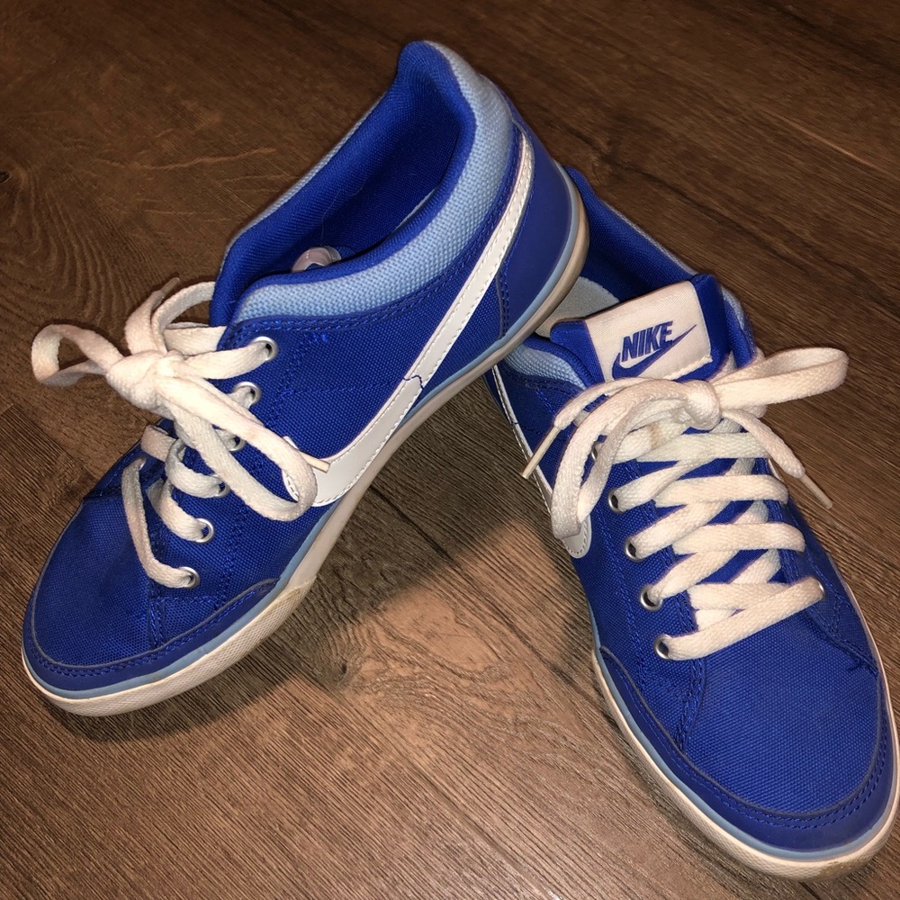 Nike tennis shoes